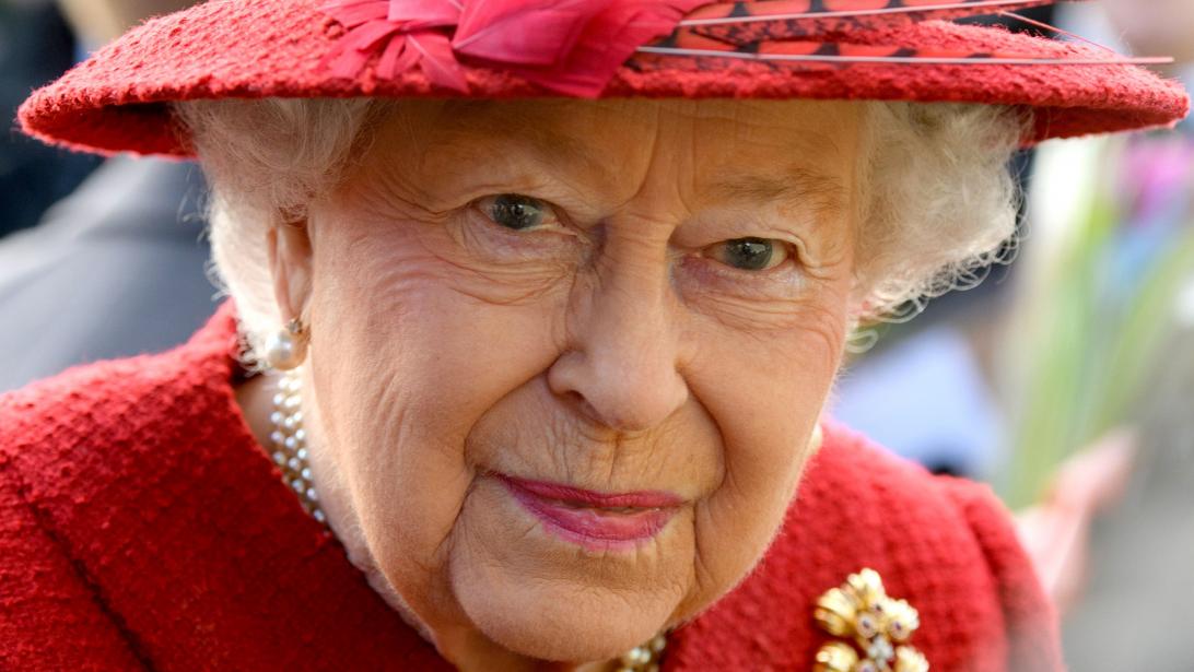 Dit doet Queen Elizabeth om haar gebrek aan zelfvertrouwen te verbergen Dit doet Queen Elizabeth om haar gebrek aan zelfvertrouwen te verbergen