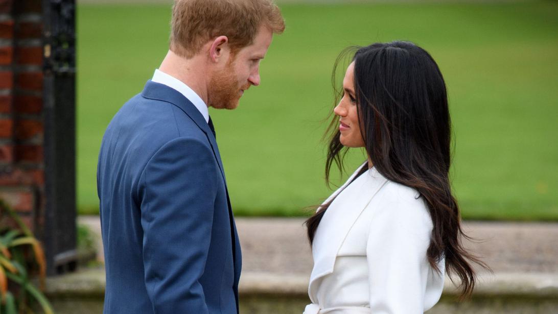 Prins Harry en Meghan Markle overtreden koninklijke regels met dit gebaar Prins Harry en Meghan Markle overtreden koninklijke regels met dit gebaar