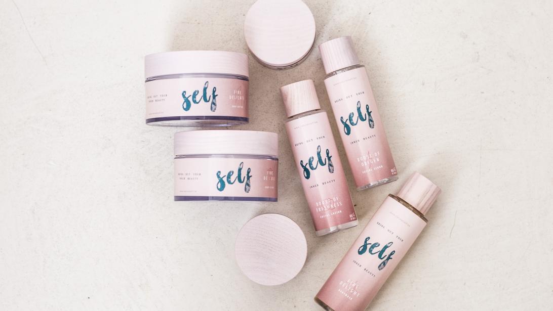 Win een luxe verzorgingskit van self t.w.v. €116,61 Win een luxe verzorgingskit van self t.w.v. €116,61