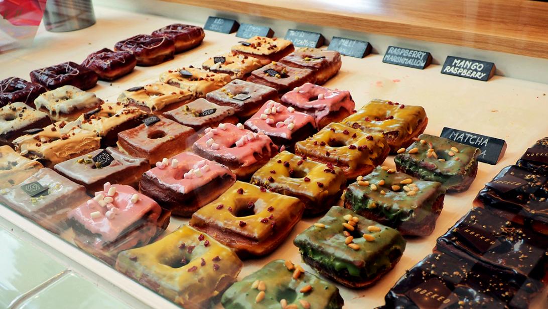 Hoeked Doughnuts Antwerpen: doughnut worry, be happy! Hoeked Doughnuts Antwerpen: doughnut worry, be happy!
