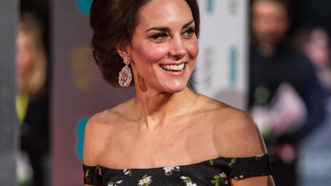 Waarom Kate Middleton als enige niet in het zwart gaat naar de BAFTA Awards Waarom Kate Middleton als enige niet in het zwart gaat naar de BAFTA Awards