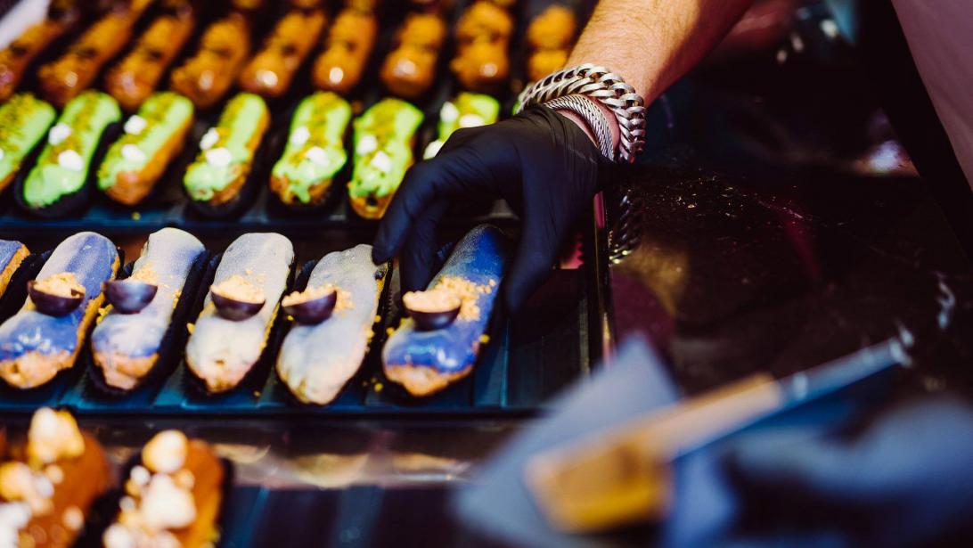 Onze journalist proefde álle luxe-eclairs bij Chez Claire in Antwerpen Onze journalist proefde álle luxe-eclairs bij Chez Claire in Antwerpen