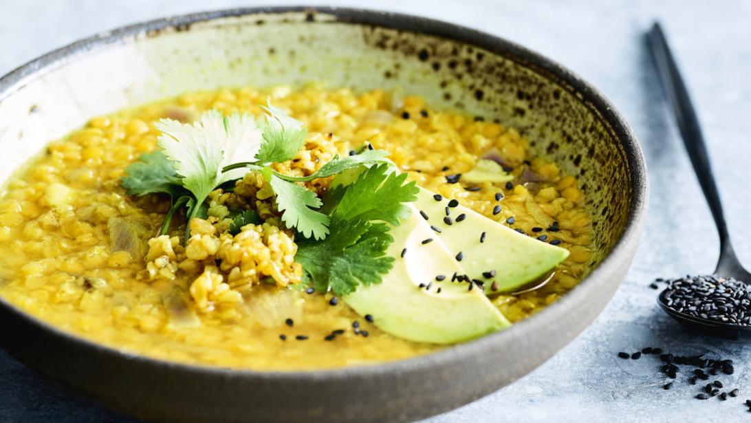La soupe de lentilles à l'avocat: l'entrée healthy aux saveurs exotiques La soupe de lentilles à l'avocat: l'entrée healthy aux saveurs exotiques