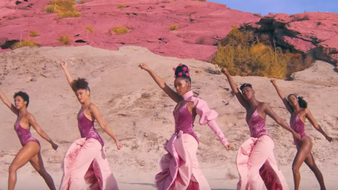Moet je zien: Janelle Monáe danst in vaginabroek in nieuwste videoclip Moet je zien: Janelle Monáe danst in vaginabroek in nieuwste videoclip
