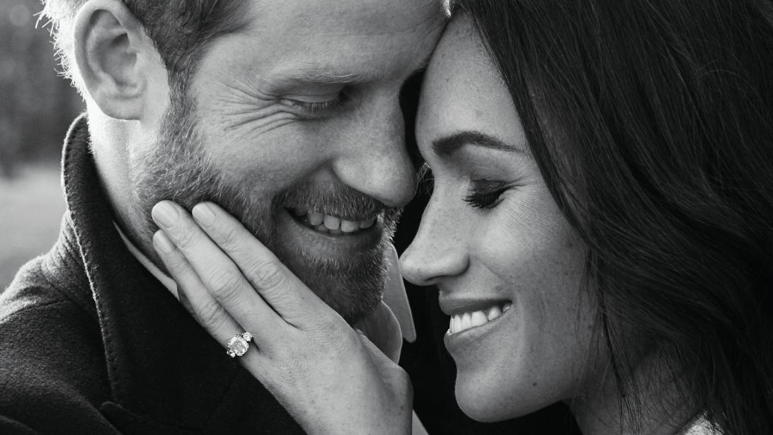 7 manieren waarop Harry & Meghan de koninklijke traditie breken met hun huwelijk 7 manieren waarop Harry & Meghan de koninklijke traditie breken met hun huwelijk