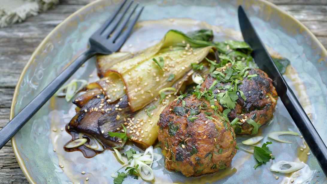 Gezonde comfortfood: kipburgers met paksoi van Pascale Naessens Gezonde comfortfood: kipburgers met paksoi van Pascale Naessens