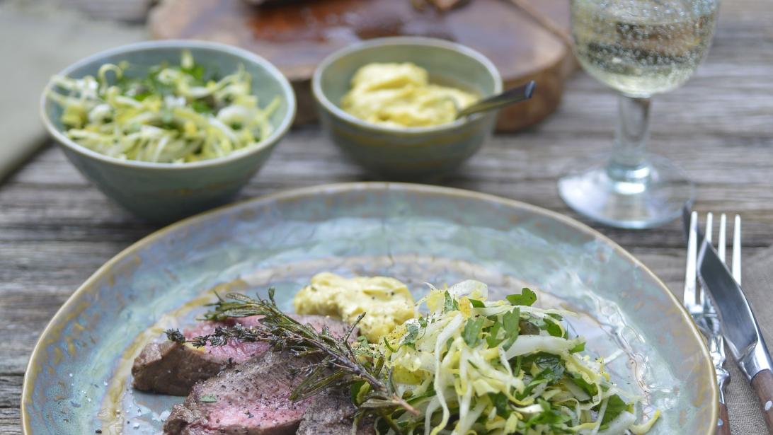 Heerlijk: steak met salade met witlof van Pascale Naessens Heerlijk: steak met salade met witlof van Pascale Naessens