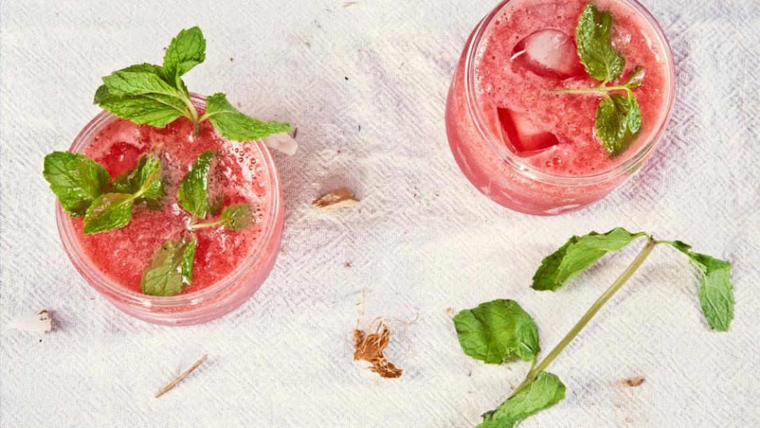 Recette: limonade 100% homemade pastèque, menthe et hibiscus Recette: limonade 100% homemade pastèque, menthe et hibiscus