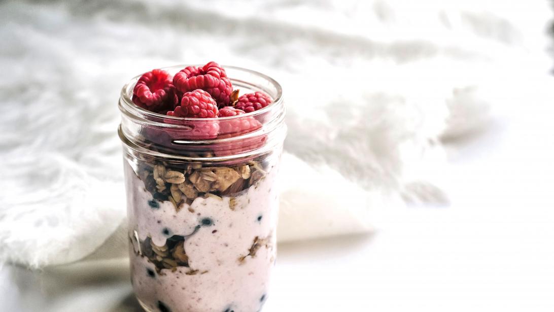 Recette: yaourt bowl au granola et aux fruits d'été Recette: yaourt bowl au granola et aux fruits d'été
