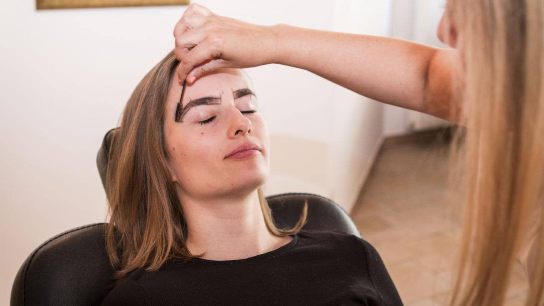 Pop-up Brows & Brush Bar: de perfecte wenkbrauwen en coupe Pop-up Brows & Brush Bar: de perfecte wenkbrauwen en coupe