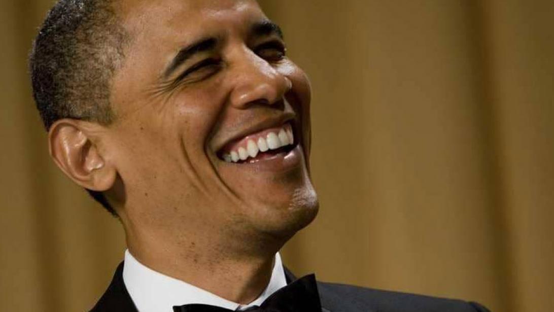 Wil je zien: Obama showt zijn dansmoves in Kenia Wil je zien: Obama showt zijn dansmoves in Kenia