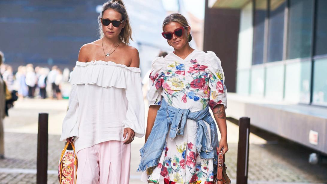 Deze snit is HET antwoord op de off shoulder trend van 2017 Deze snit is HET antwoord op de off shoulder trend van 2017