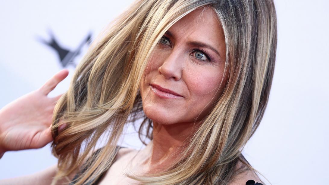 Het € 5 geheimpje achter de onfeilbare lokken van Jennifer Aniston Het € 5 geheimpje achter de onfeilbare lokken van Jennifer Aniston