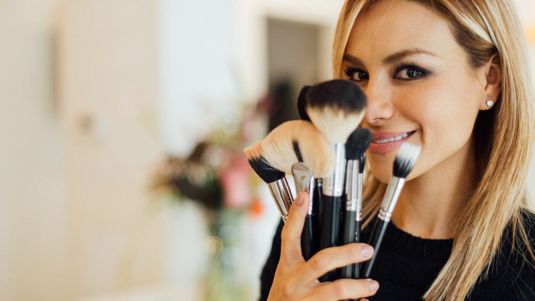 Win een volledige make-over bij Brushbar Hasselt t.w.v. € 100 Win een volledige make-over bij Brushbar Hasselt t.w.v. € 100