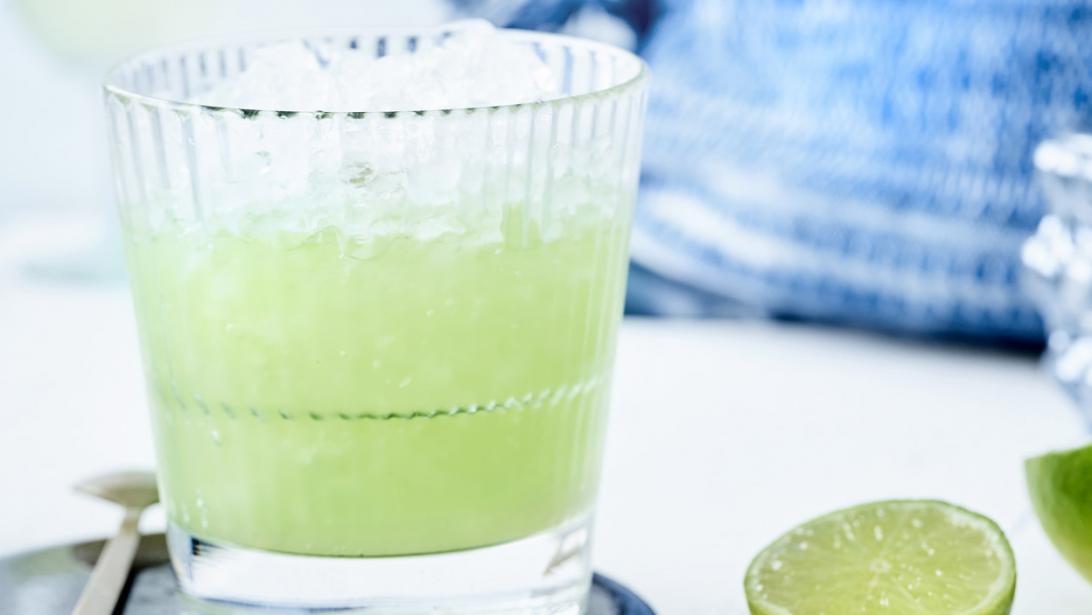 Dé verfrissende aperitief voor deze zomer: een komkommercocktail! Dé verfrissende aperitief voor deze zomer: een komkommercocktail!