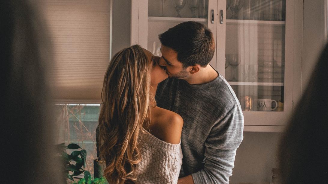 Couple: à partir de quel moment sommes-nous totalement à l'aise avec l'autre? Couple: à partir de quel moment sommes-nous totalement à l'aise avec l'autre?