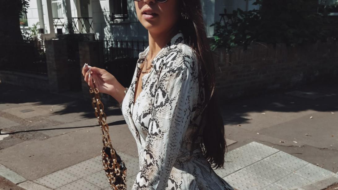 Londense it-girls zijn plots allemaal gek op deze Topshop jurk Londense it-girls zijn plots allemaal gek op deze Topshop jurk