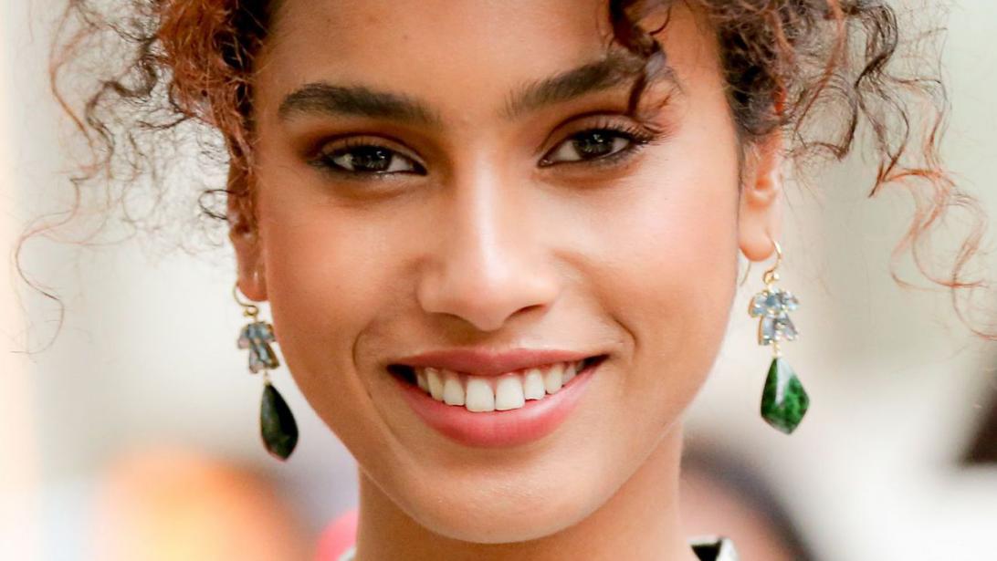 Topmodel Imaan Hammam toont hoe ze te weinig slaap verbergt Topmodel Imaan Hammam toont hoe ze te weinig slaap verbergt