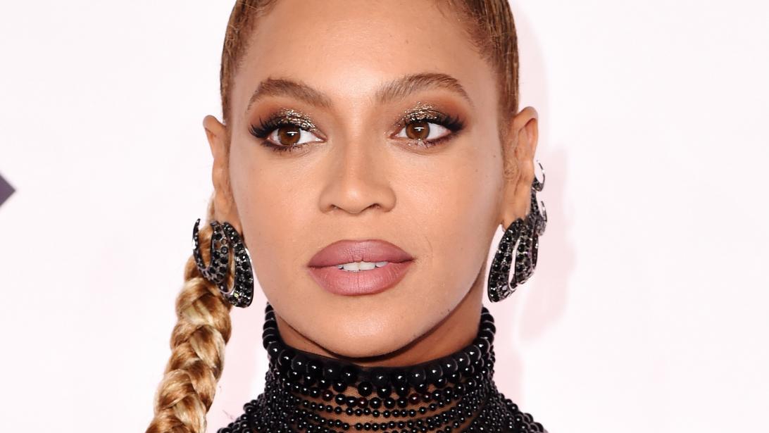 Volgens Beyoncés visagist brengen we foundation al jarenlang fout aan Volgens Beyoncés visagist brengen we foundation al jarenlang fout aan