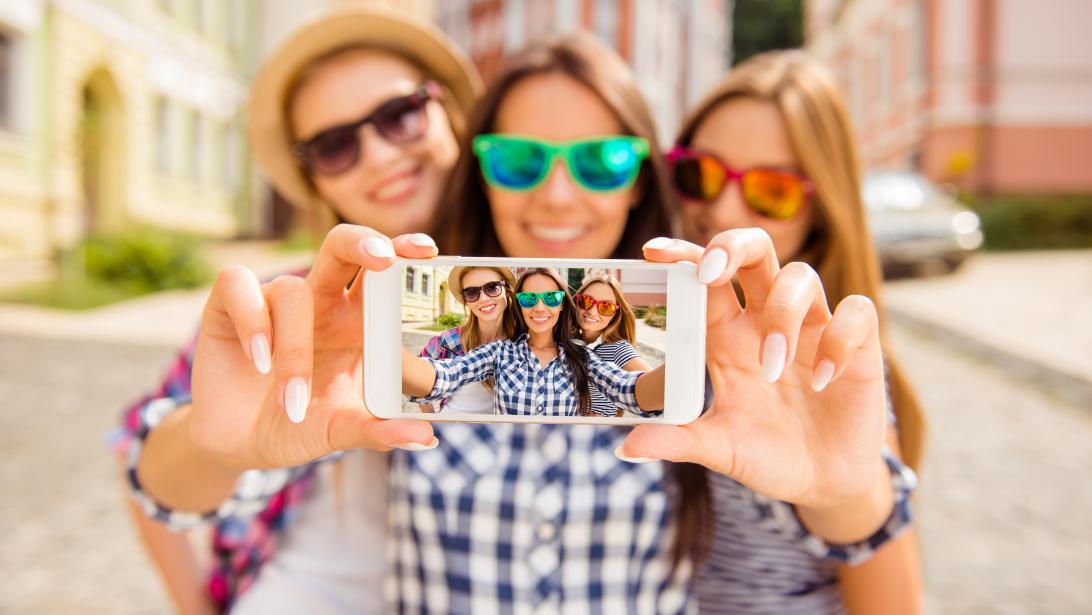 Pourquoi vous trouvez-vous plus belle dans le miroir qu’en photo? Pourquoi vous trouvez-vous plus belle dans le miroir qu’en photo?