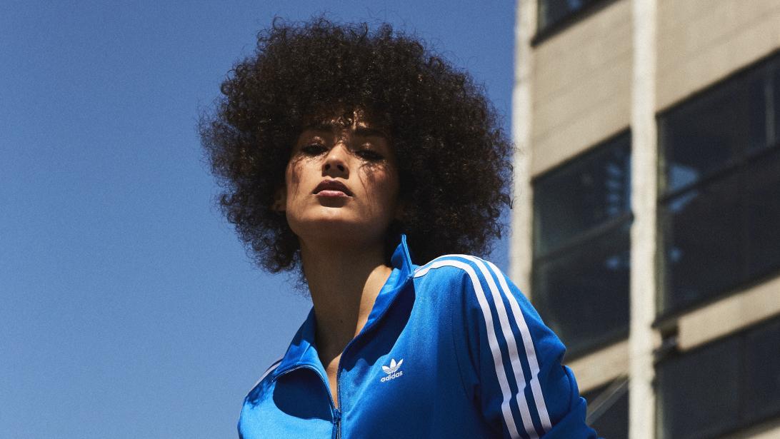 Cheveux frisés: comment en prendre soin et éviter la sécheresse? Cheveux frisés: comment en prendre soin et éviter la sécheresse?