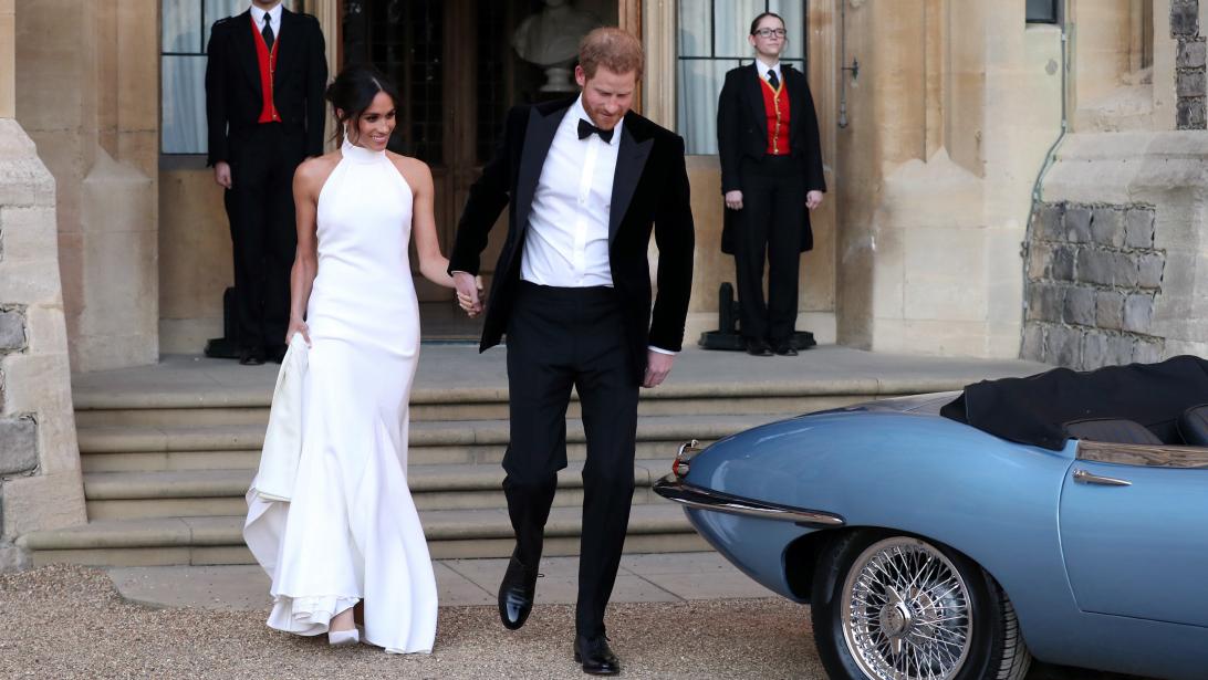 Hier shop je een kopie van Meghan Markles tweede trouwjurk Hier shop je een kopie van Meghan Markles tweede trouwjurk