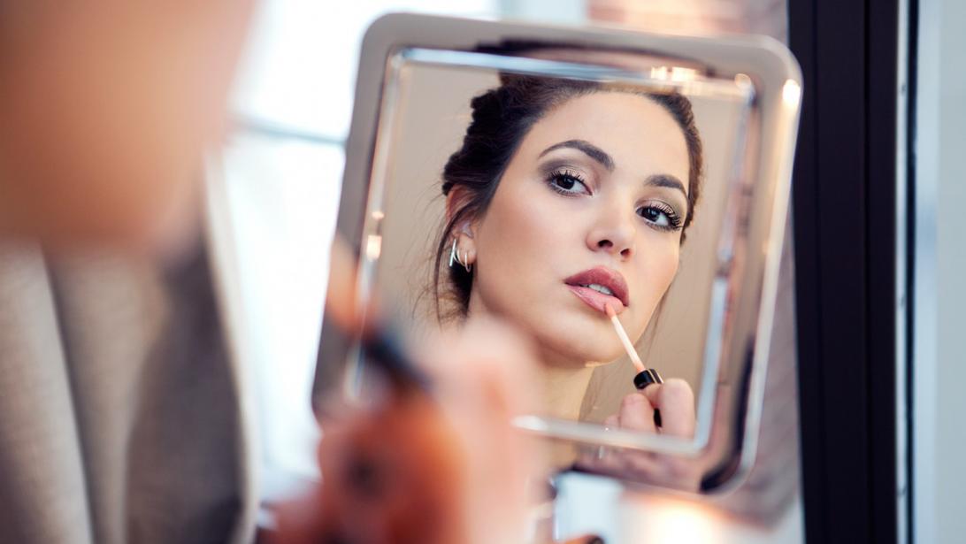 Feeling Beautiful met Negin Mirsalehi: "Dit is hét sleutelelement voor mooie lokken" Feeling Beautiful met Negin Mirsalehi: "Dit is hét sleutelelement voor mooie lokken"