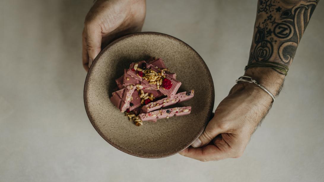 Recept: de chocolade granola bar van Sergio Herman Recept: de chocolade granola bar van Sergio Herman