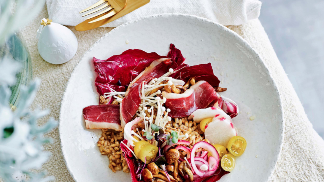 Salade d'orge perlé, magret de canard fumé et légumes d'hiver rôtis Salade d'orge perlé, magret de canard fumé et légumes d'hiver rôtis