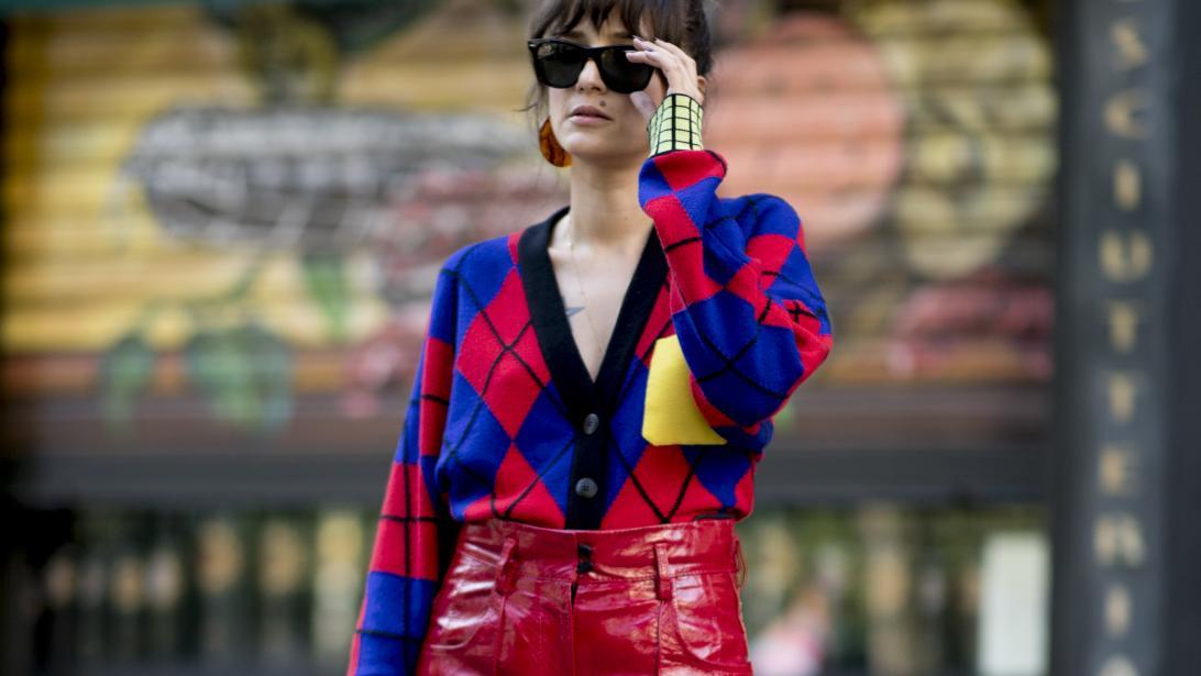 Le cardigan, la pièce old-school qui fait son come-back cet hiver Le cardigan, la pièce old-school qui fait son come-back cet hiver
