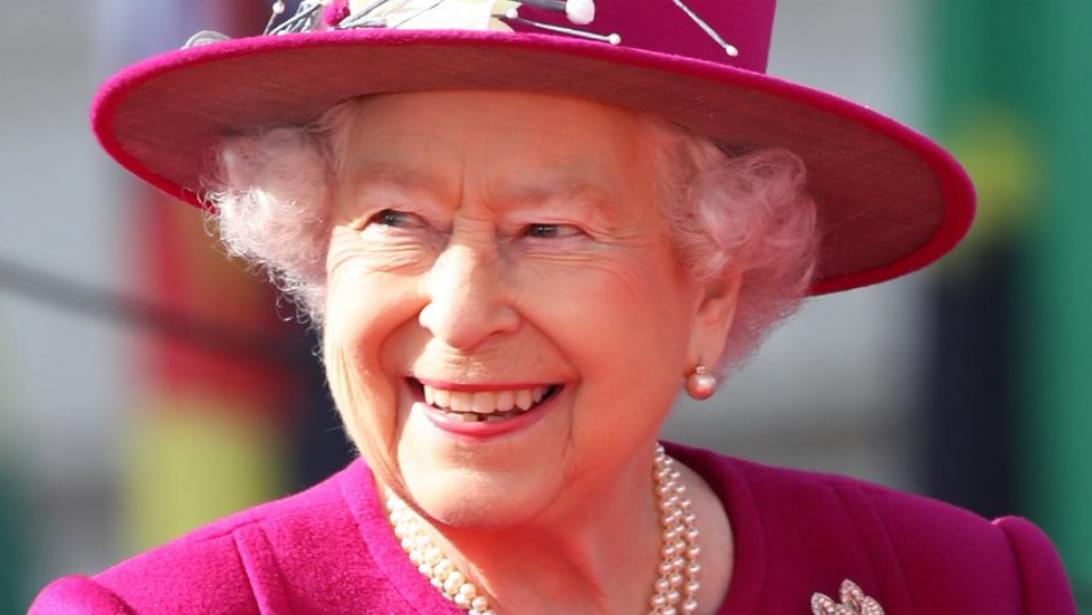 Voilà le sapin de Noël XXL féérique de la Reine Elizabeth Voilà le sapin de Noël XXL féérique de la Reine Elizabeth