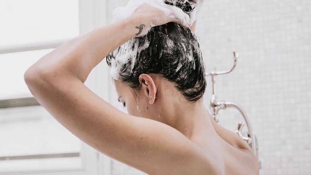 Tendance beauté: faut-il succomber au gommage capillaire? Tendance beauté: faut-il succomber au gommage capillaire?