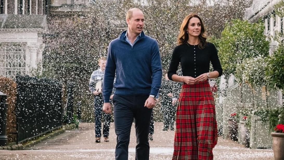 Daar zijn ze: de gloednieuwe kerstkaartjes van de Britse royals Daar zijn ze: de gloednieuwe kerstkaartjes van de Britse royals