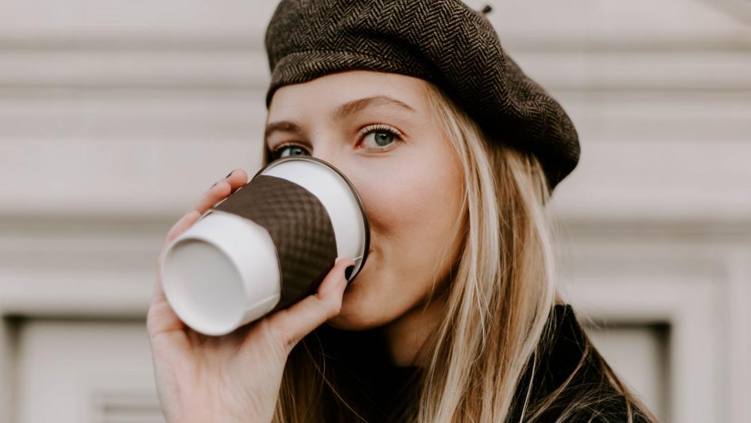 Goede vraag: koffie, thee of cola... Welk drankje bevat meer cafeïne? Goede vraag: koffie, thee of cola... Welk drankje bevat meer cafeïne?