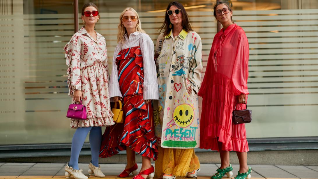 Deze 'ugly dress' is dé streetstyle trend van het moment Deze 'ugly dress' is dé streetstyle trend van het moment