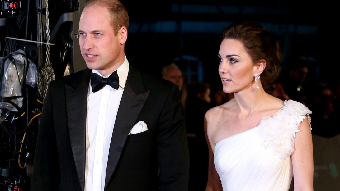 ZIEN: in deze jurk van Alexander McQueen stal Kate Middleton de show op de BAFTA-awards ZIEN: in deze jurk van Alexander McQueen stal Kate Middleton de show op de BAFTA-awards