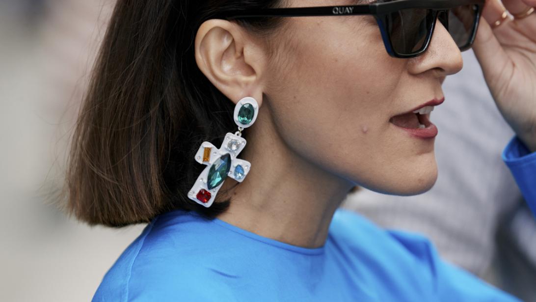 Parels, etnisch goud of geometrie: de statement earring is back Parels, etnisch goud of geometrie: de statement earring is back