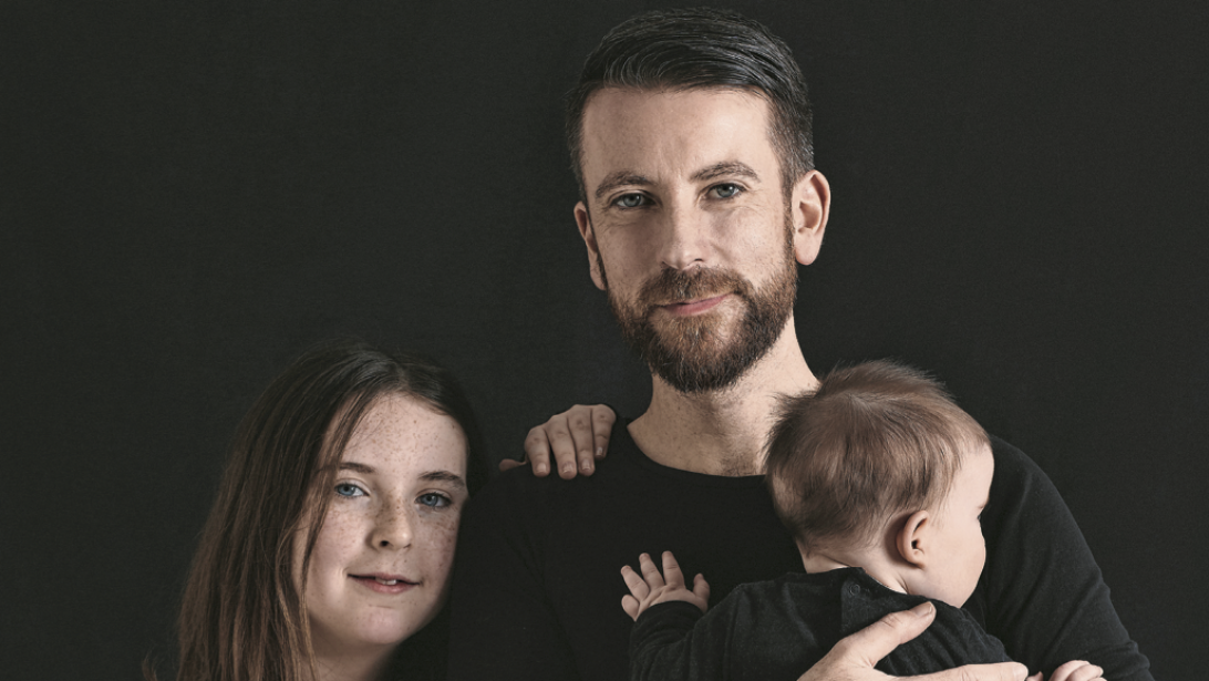 Témoignage: Albin, un papa en lutte contre les stéréotypes et le sexisme Témoignage: Albin, un papa en lutte contre les stéréotypes et le sexisme