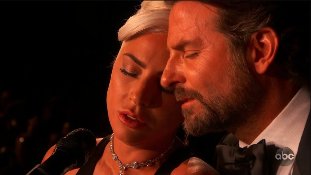 Vidéo: Lady Gaga et Bradley Cooper enflamment les Oscars Vidéo: Lady Gaga et Bradley Cooper enflamment les Oscars