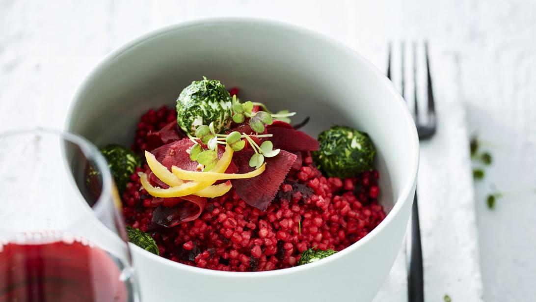 Lekker Midden-Oosters: Labneh met parelcouscous, rode bieten en gepekelde wortels Lekker Midden-Oosters: Labneh met parelcouscous, rode bieten en gepekelde wortels