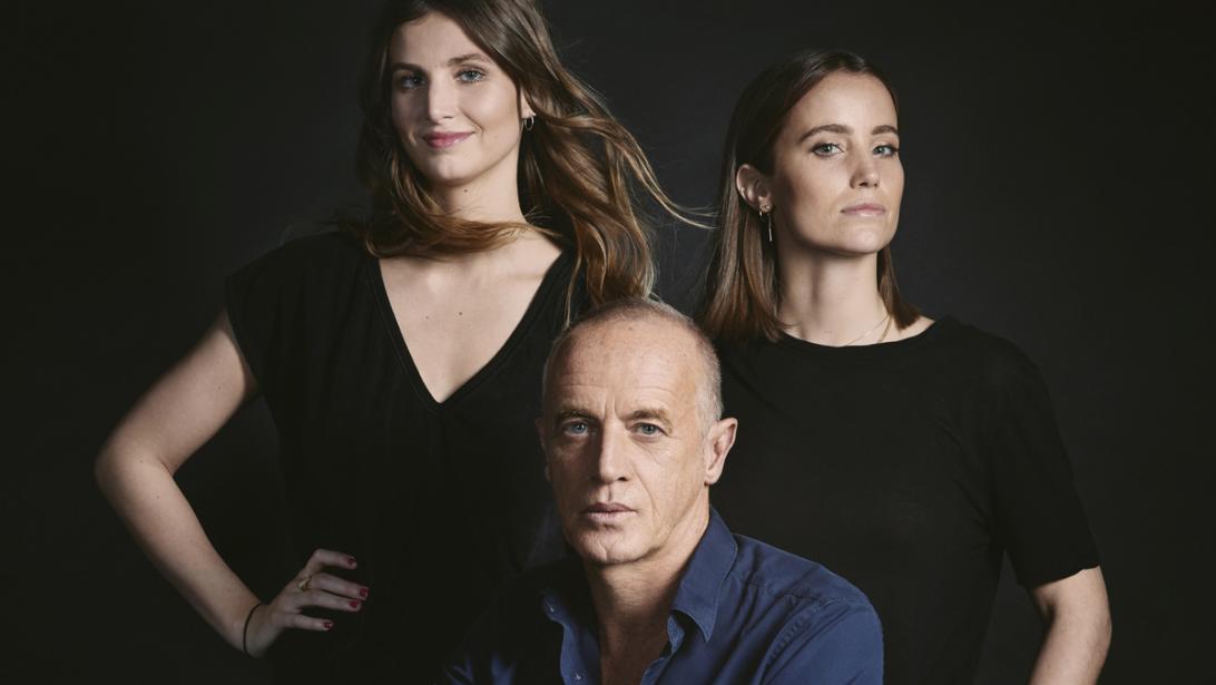 Straffe vaders & hun dochters: artdirector Tom Van Noten over zijn gezinsleven Straffe vaders & hun dochters: artdirector Tom Van Noten over zijn gezinsleven