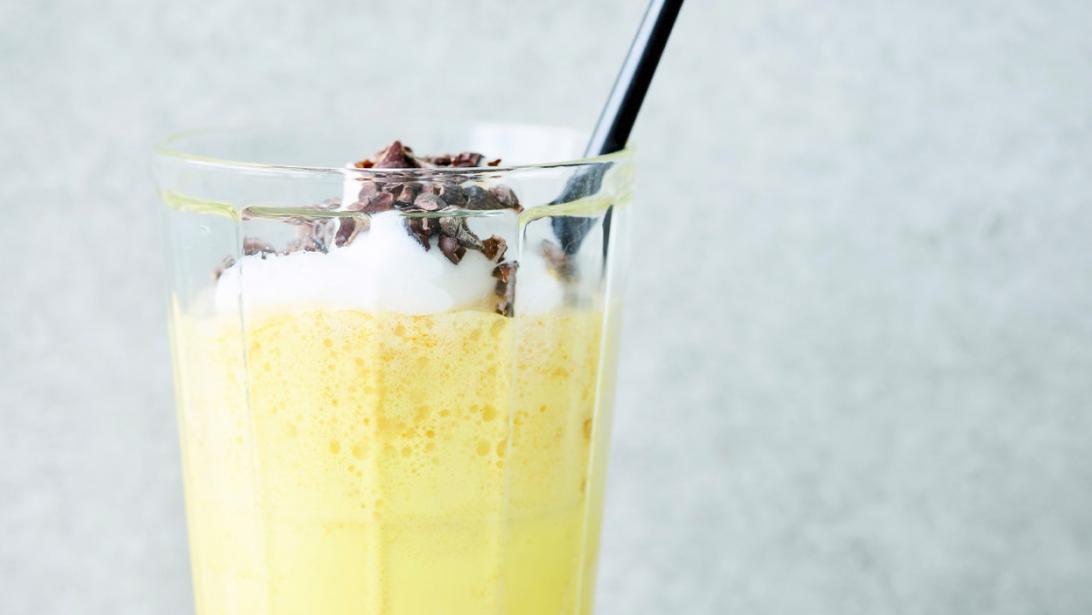 Heerlijk & gezond: waarom je vaker turmeric latte moet drinken Heerlijk & gezond: waarom je vaker turmeric latte moet drinken