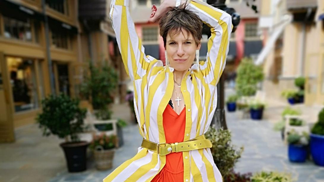 Marie se déshabille: la combinaison porte t-elle bien son nom? Marie se déshabille: la combinaison porte t-elle bien son nom?