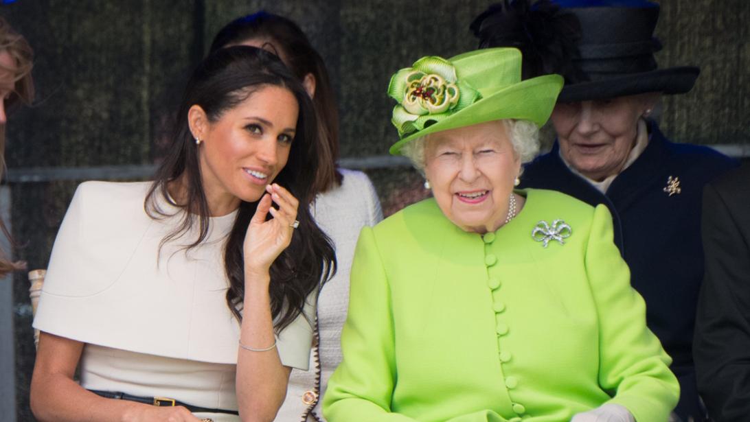 Voormalige assistent van Queen Elizabeth uit kritiek op Meghans babyshower: "So very un-British" Voormalige assistent van Queen Elizabeth uit kritiek op Meghans babyshower: "So very un-British"