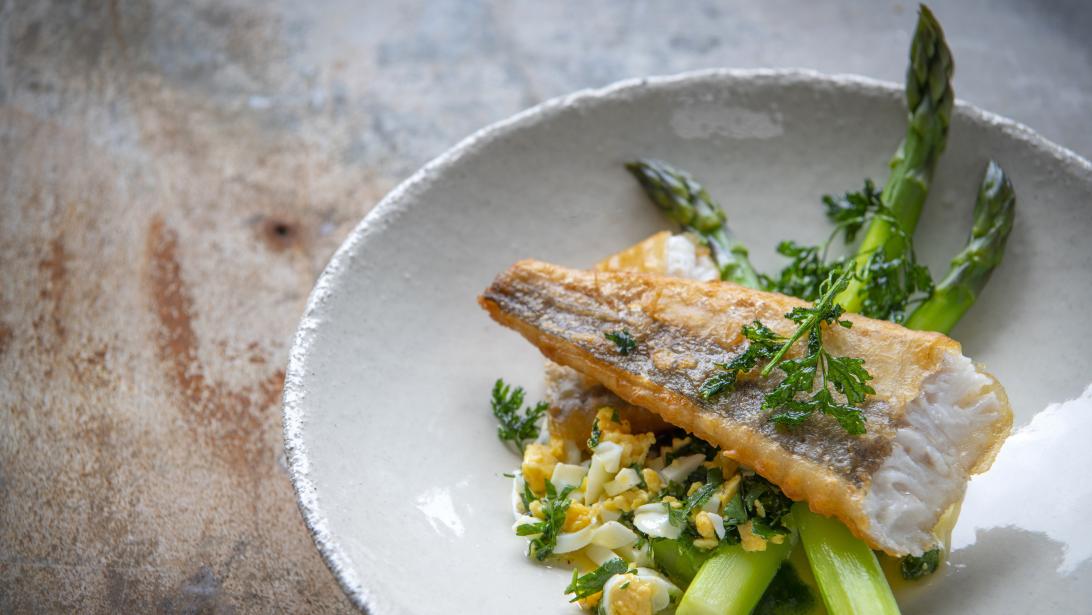 Lekker én gezond: gebakken heek met asperges Lekker én gezond: gebakken heek met asperges