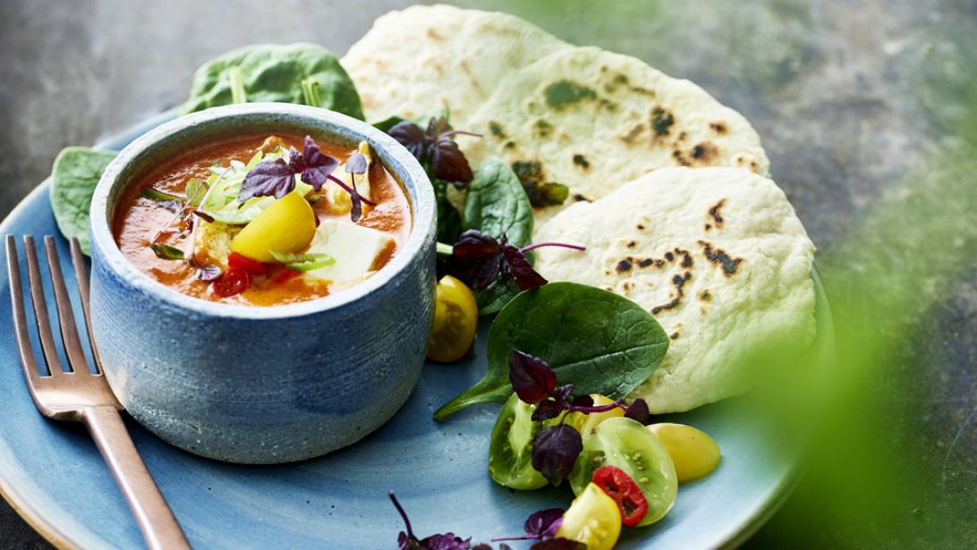 Tandoori tofu tikka massala met vegan naan Tandoori tofu tikka massala met vegan naan