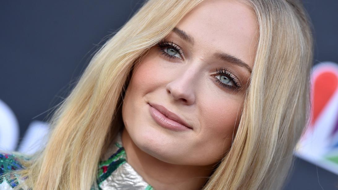 Sophie Turner openhartig over haar moeilijke periode Sophie Turner openhartig over haar moeilijke periode