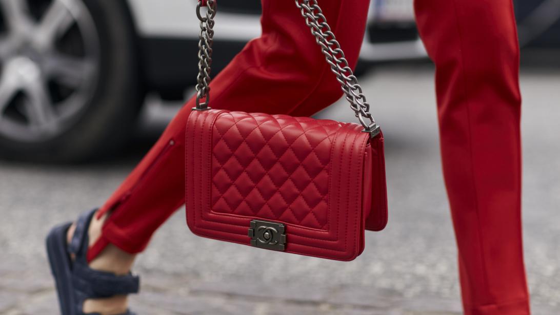 Elke modemeid wil tegenwoordig deze sandaal van € 55 Elke modemeid wil tegenwoordig deze sandaal van € 55