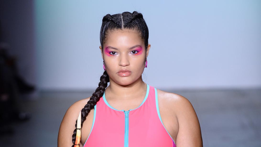 Neon Eyeliner: zo draag je dé beautytrend van de zomer Neon Eyeliner: zo draag je dé beautytrend van de zomer