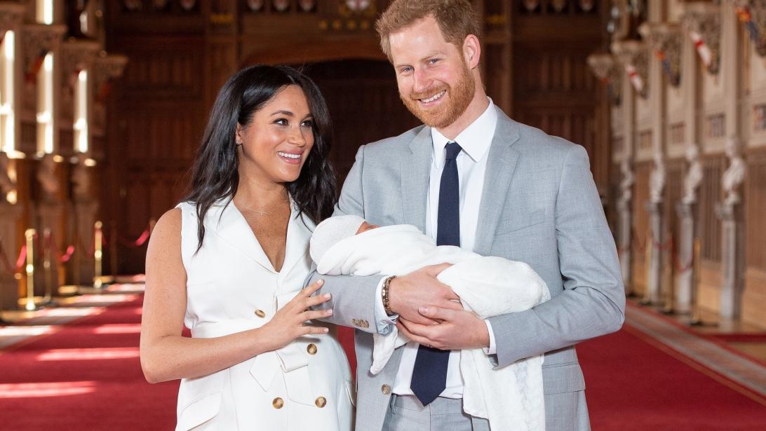 Prins Harry en Meghan Markle tonen zoontje Archie een tweede keer Prins Harry en Meghan Markle tonen zoontje Archie een tweede keer